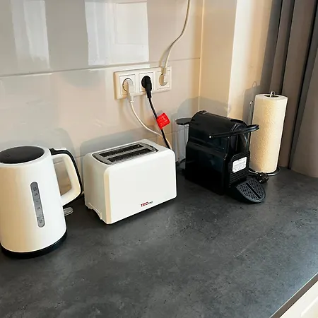 Stylish In Friesenplatz, Heart Of Apartment